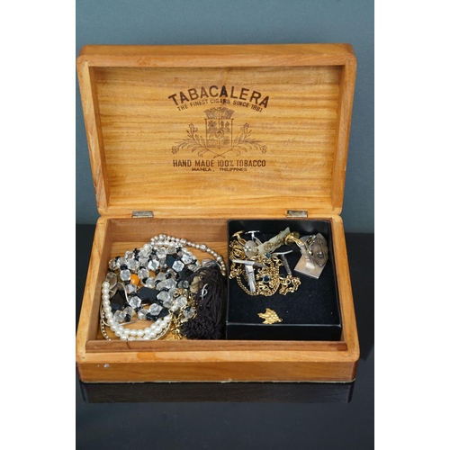 386 - A collection of mainly vintage costume jewellery together with a small quantity of watches.