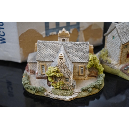 456 - A collection of loose Lilliput Lane ornaments to include Kennedy Homestead and The Spinney.