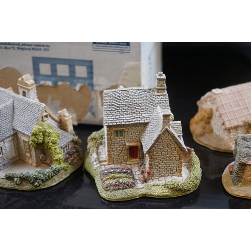 456 - A collection of loose Lilliput Lane ornaments to include Kennedy Homestead and The Spinney.