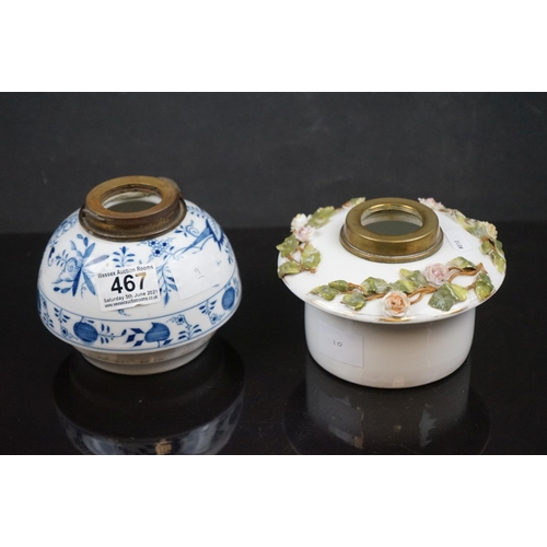 467 - A 19th century Meissen onion pattern blue & white oil lamp well with crossed swords to base together... 