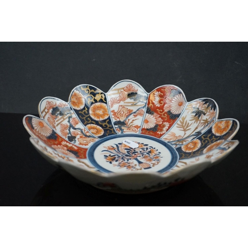 473 - A pair of Japanese Imari pattern vases together with a similar scalloped edged dish.