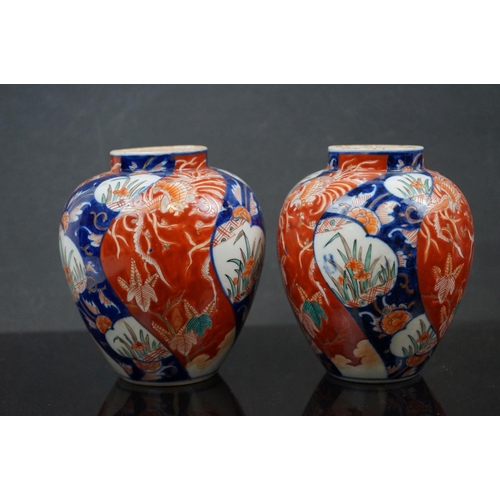 473 - A pair of Japanese Imari pattern vases together with a similar scalloped edged dish.