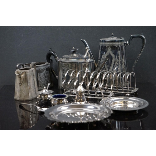 487 - A collection of silver plate to include coffee pot, toast racks and cruet set.