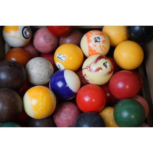 527 - A quantity of pool and snooker balls in a wooden crate.