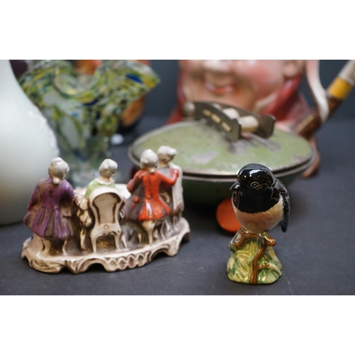 533 - A box of mixed collectables to include Beswick ceramics, an Art Deco powder compact and a selection ... 