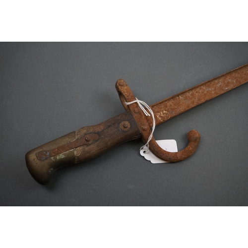 551 - A large lidded copper bucket together with a world war one bayonet.