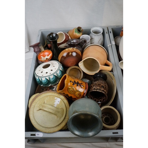 563 - Large quantity of studio pottery (2 boxes)