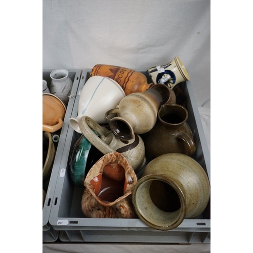 563 - Large quantity of studio pottery (2 boxes)