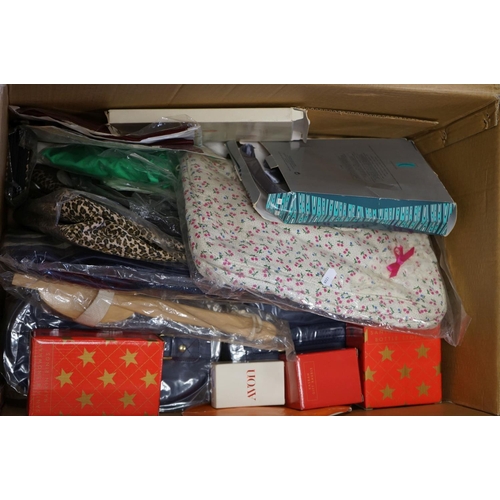 595 - A box of Avon collectables to include bags and napkin rings.