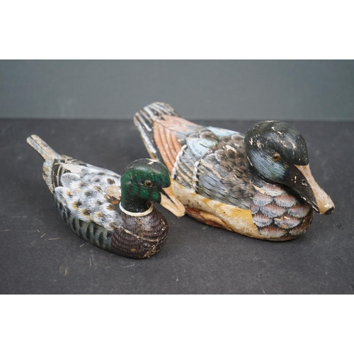 601 - A collection of wooden decorative Duck ornaments.