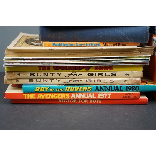 602 - A mixed collection of vintage books and comics.