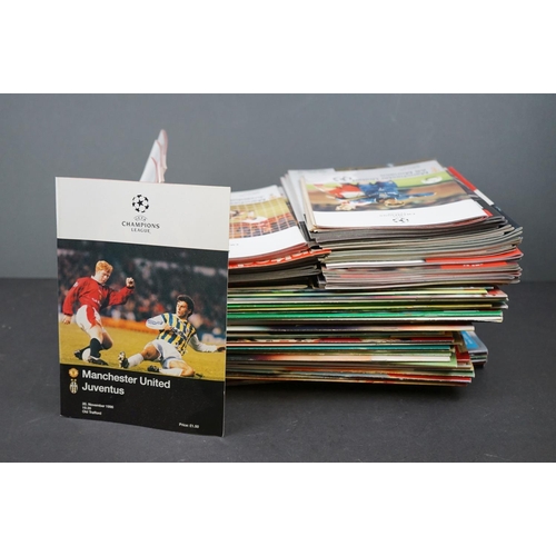 605 - Football programmes - Manchester United FC, a collection of 50+ homes, mostly 1980s/1990s, many in E... 