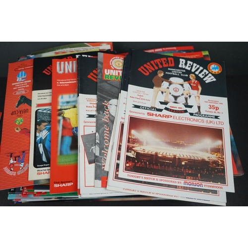 605 - Football programmes - Manchester United FC, a collection of 50+ homes, mostly 1980s/1990s, many in E... 