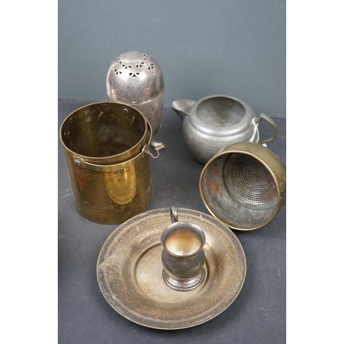 606 - A box of mixed collectables to include silver plate, pewter and brass ware.