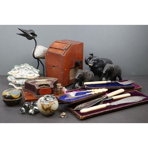 607 - A group of mixed collectables to include a vintage Weston's meter, silver plated cutlery and ceramic... 