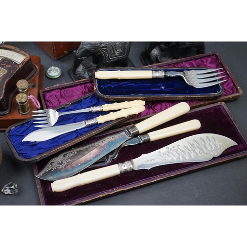 607 - A group of mixed collectables to include a vintage Weston's meter, silver plated cutlery and ceramic... 