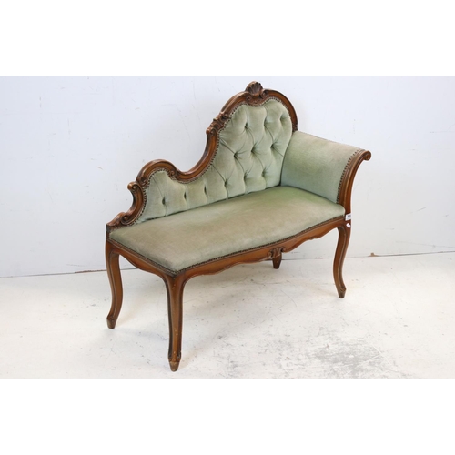 708 - Small Victorian style Chaise-lounge, 104cms long plus two small cases