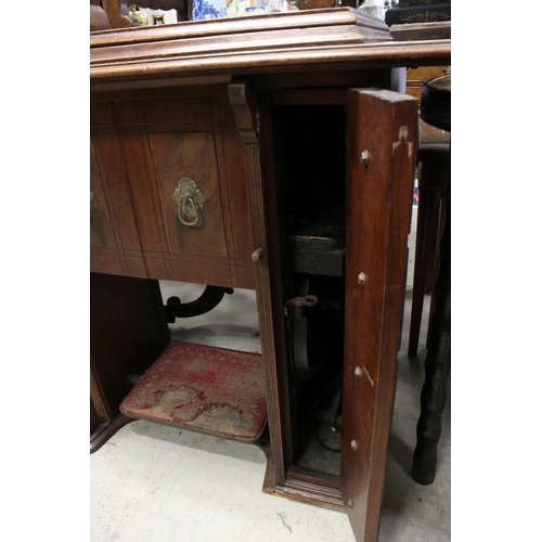 775 - Early 20th century Oak Sewing Machine Cabinet (lacking sewing machine), 87cms long x 78cms high