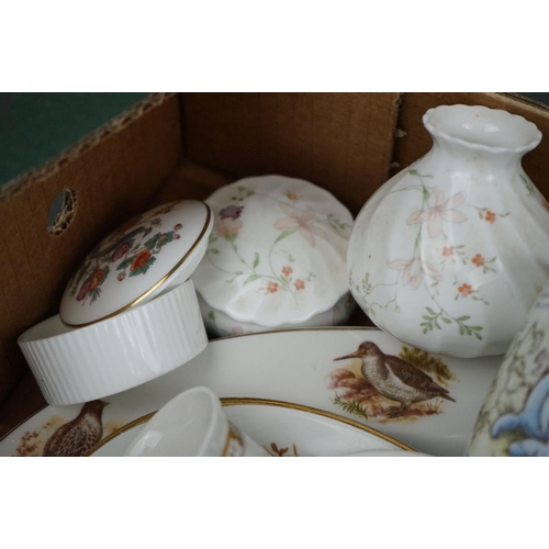 626 - Box of mixed china, to include Wedgwood, Royal Doulton, Royal Worcester, Navajo etc