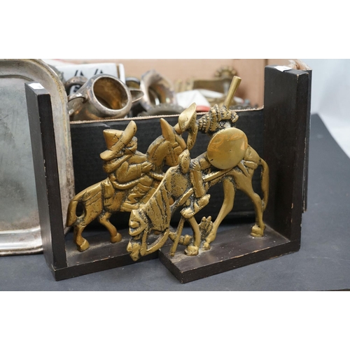 630 - A box of mixed collectables to include a quantity of silver plate and brass ware.