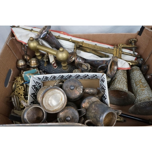 630 - A box of mixed collectables to include a quantity of silver plate and brass ware.