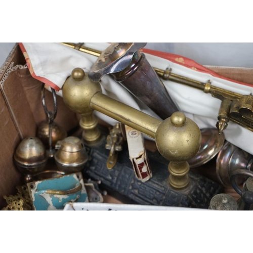 630 - A box of mixed collectables to include a quantity of silver plate and brass ware.