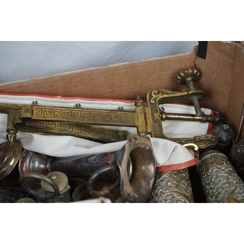 630 - A box of mixed collectables to include a quantity of silver plate and brass ware.