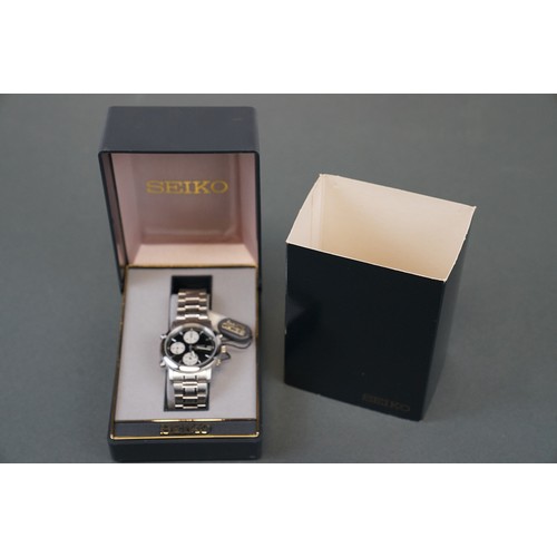 261 - A Seiko quartz Chronograph, alarm calendar watch, Ref.SDW289P, complete with box.