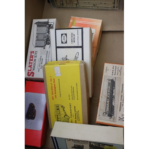 101 - 16 Boxed / carded model kits, mainly metal, various gauges to include 4mm, O gauge, 1/43, 1/48, incl... 