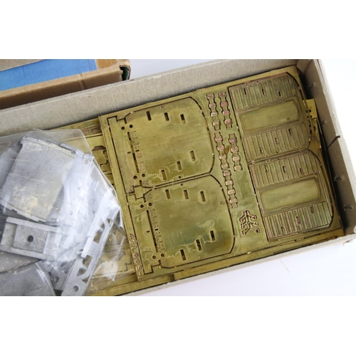 101 - 16 Boxed / carded model kits, mainly metal, various gauges to include 4mm, O gauge, 1/43, 1/48, incl... 