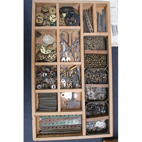 177 - Quantity of vintage Meccano contained in wooden box, with 4 x fitted trays with various parts, acces... 