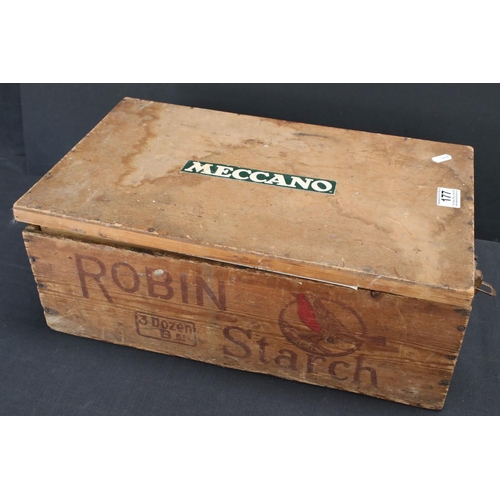 177 - Quantity of vintage Meccano contained in wooden box, with 4 x fitted trays with various parts, acces... 