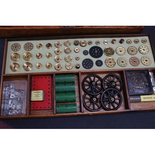 179 - Original early to mid 20th century Meccano wooden box with good quantity of contents, in fair/vg con... 