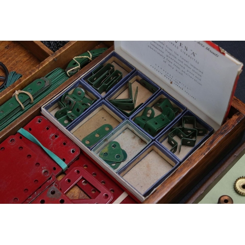 179 - Original early to mid 20th century Meccano wooden box with good quantity of contents, in fair/vg con... 