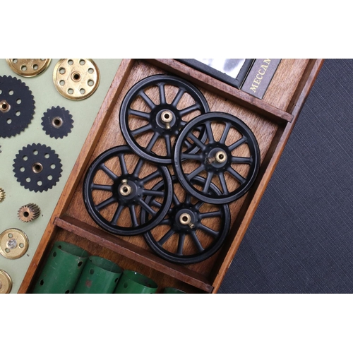 179 - Original early to mid 20th century Meccano wooden box with good quantity of contents, in fair/vg con... 