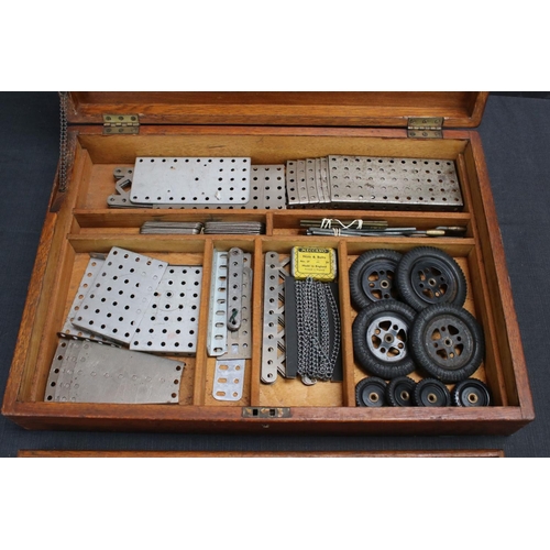 180 - Early mid 20th C Meccano No 5 in wooden Meccano box, contents not complete but appears to be close, ... 