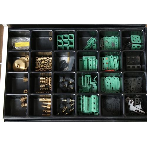 209 - Bisley 15 drawer cabinet containing various small Marklin and construction accessories,l screws, pul... 