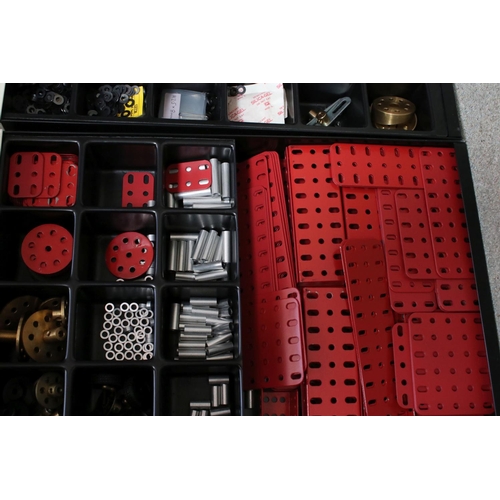 209 - Bisley 15 drawer cabinet containing various small Marklin and construction accessories,l screws, pul... 