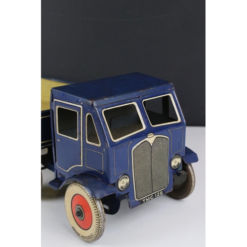 273 - Mettoy tin plate clockwork articulated lorry, the tyres marked Dunlop Fort, 42cm, some rusting, gd o... 