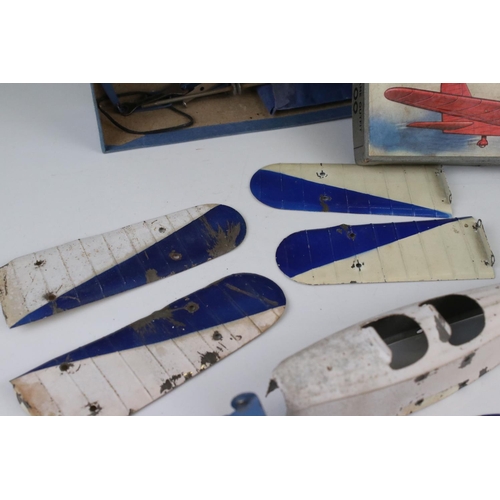 275 - Boxed Aeroplane Outfit No OO in an unbuilt condition, unchecked but appears gd, rusting, tear to box