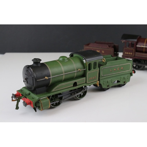 123a - Two Hornby O gauge locomotives to include 0-4-0 1842 locomotive in green and 0-4-0 5600 in maroon li... 