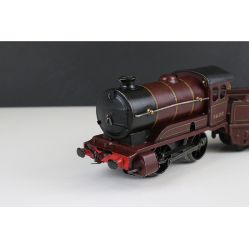 123a - Two Hornby O gauge locomotives to include 0-4-0 1842 locomotive in green and 0-4-0 5600 in maroon li... 