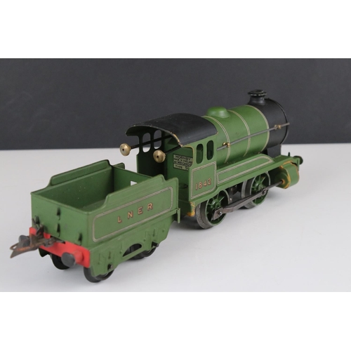 123a - Two Hornby O gauge locomotives to include 0-4-0 1842 locomotive in green and 0-4-0 5600 in maroon li... 