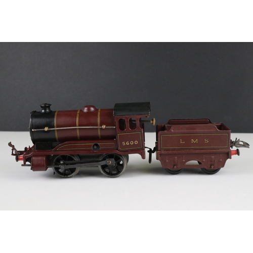 123a - Two Hornby O gauge locomotives to include 0-4-0 1842 locomotive in green and 0-4-0 5600 in maroon li... 