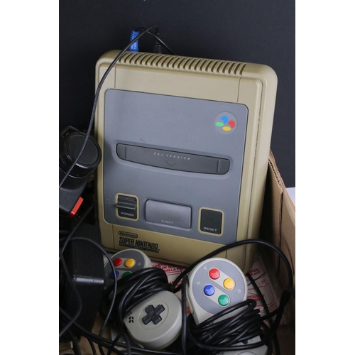 1065A - Retro Gaming - Nintendo Super Nintendo Entertainment System SNES console, with 2 x controllers and c... 