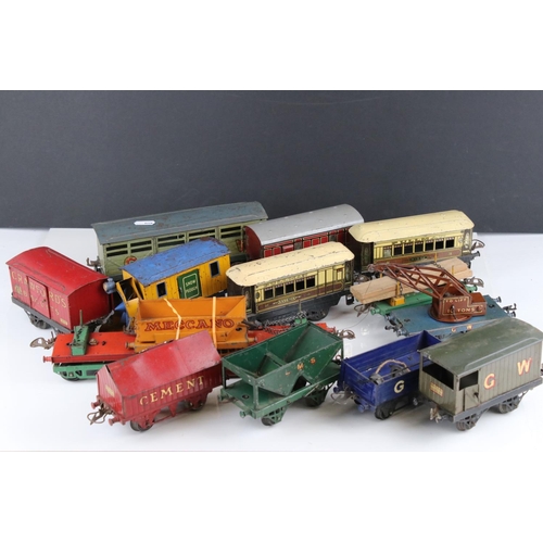 164 - 14 Hornby O gauge items of rolling stock to include Snow Plough, Meccano wagon, coaches, Crawfords B... 