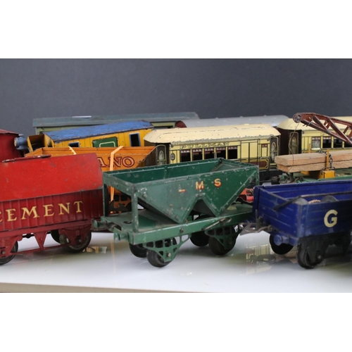 164 - 14 Hornby O gauge items of rolling stock to include Snow Plough, Meccano wagon, coaches, Crawfords B... 