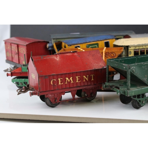 164 - 14 Hornby O gauge items of rolling stock to include Snow Plough, Meccano wagon, coaches, Crawfords B... 