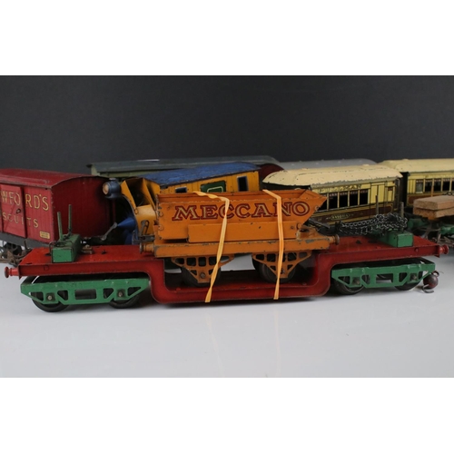 164 - 14 Hornby O gauge items of rolling stock to include Snow Plough, Meccano wagon, coaches, Crawfords B... 