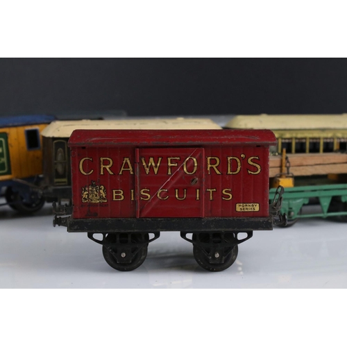 164 - 14 Hornby O gauge items of rolling stock to include Snow Plough, Meccano wagon, coaches, Crawfords B... 